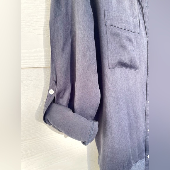 LOFT button up tunic in two-toned navy. Size small. - Picture 5 of 8